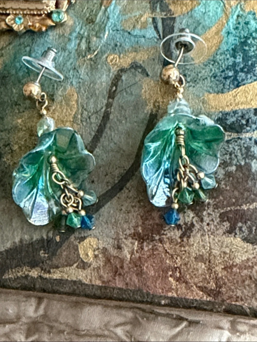 Exquisite blown glass flowers with crystal blue with gold ball posts flowers